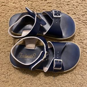 Footmates toddler boys sandals. Gently used. Size 8. Navy blue.